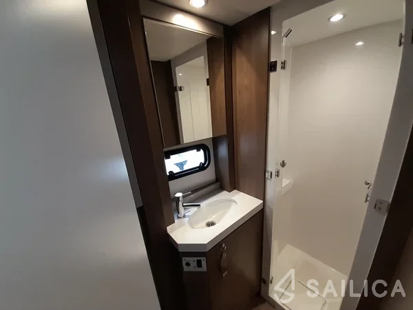 Bali 4.6 - Yacht Charter Sailica