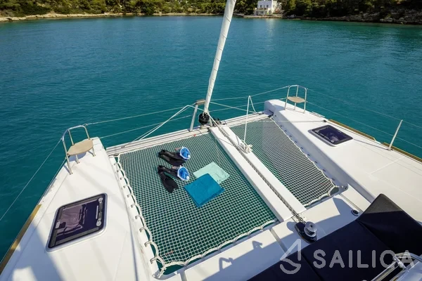 Lagoon 40 - Yacht Charter Sailica