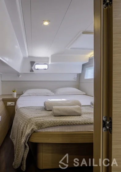 Lagoon 40 - Yacht Charter Sailica