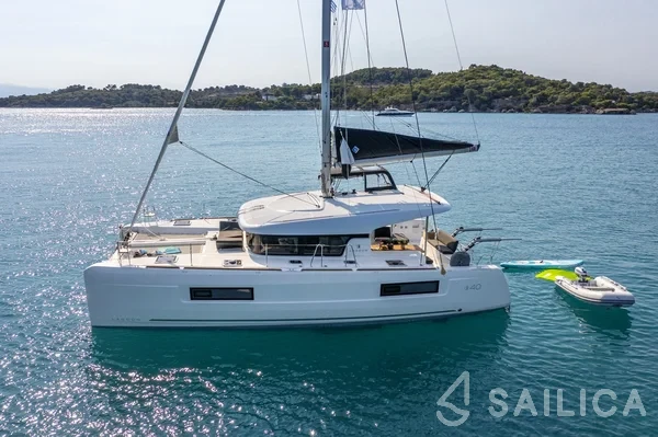 Lagoon 40 - Yacht Charter Sailica