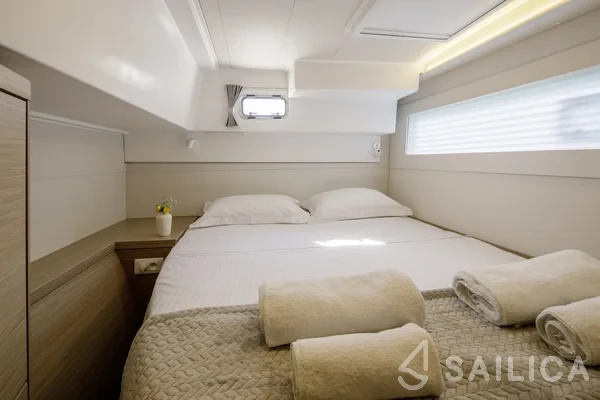 Lagoon 40 - Yacht Charter Sailica