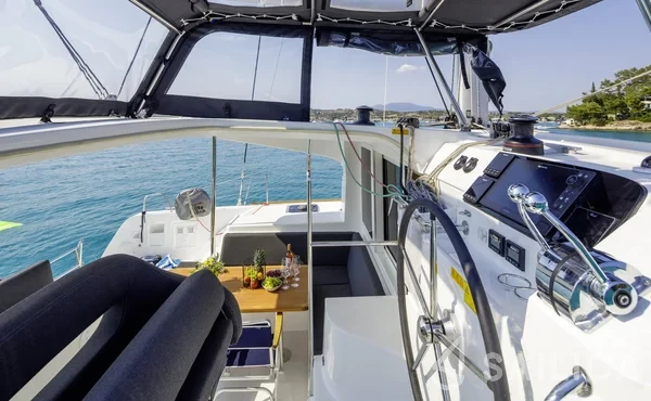 Lagoon 40 - Yacht Charter Sailica