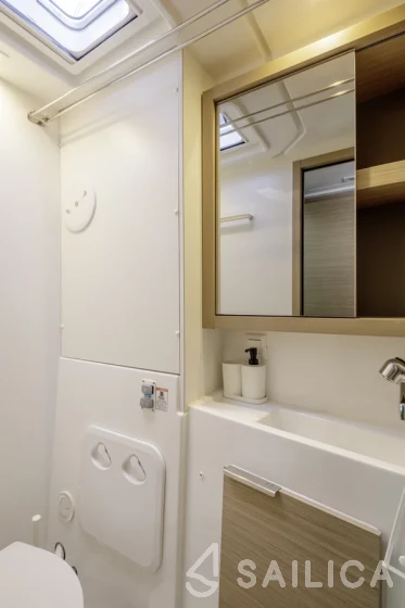 Lagoon 40 - Yacht Charter Sailica