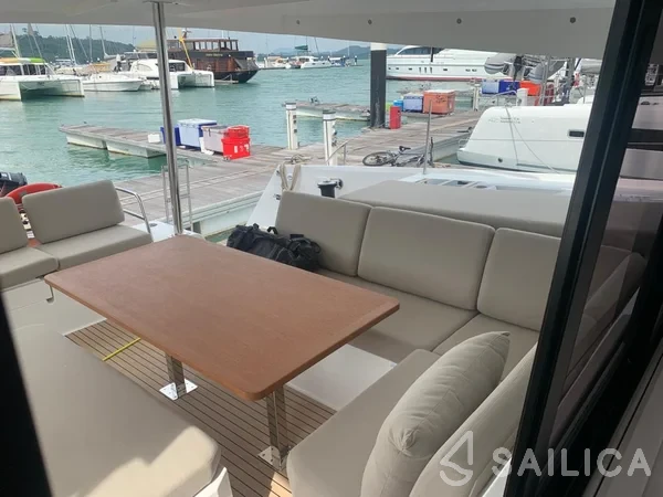 Elba 45 - Yacht Charter Sailica