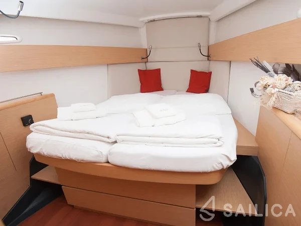 First 45 - Yacht Charter Sailica