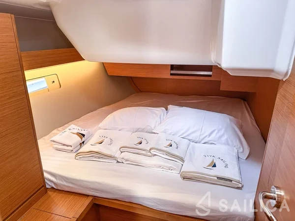 Dufour 430 - Yacht Charter Sailica