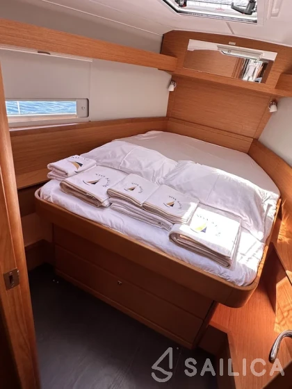 Dufour 430 - Yacht Charter Sailica