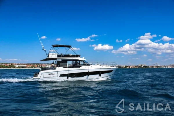 Merry Fisher 1295 FLY - Yacht Charter Sailica