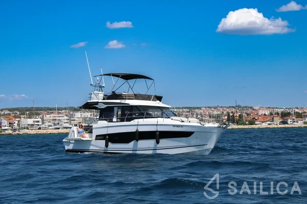 Merry Fisher 1295 FLY - Yacht Charter Sailica
