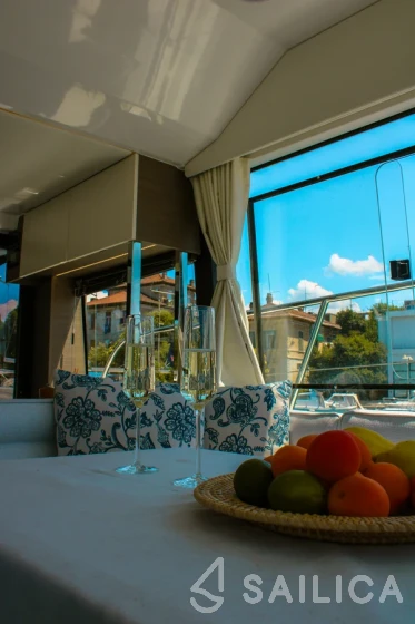 Merry Fisher 1295 FLY - Yacht Charter Sailica