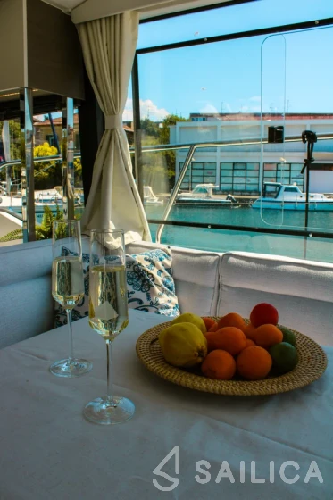 Merry Fisher 1295 FLY - Yacht Charter Sailica