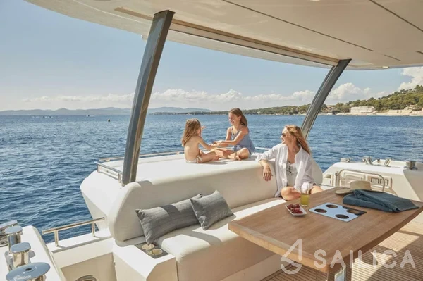 Prestige 690 - Yacht Charter Sailica