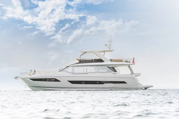 Prestige 690 - Yacht Charter Sailica