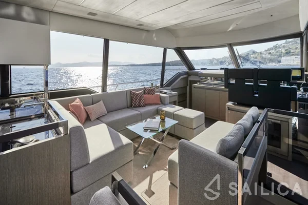 Prestige 690 - Yacht Charter Sailica