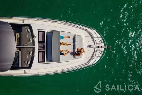 Prestige 690 - Yacht Charter Sailica