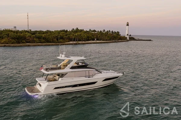 Prestige 690 - Yacht Charter Sailica