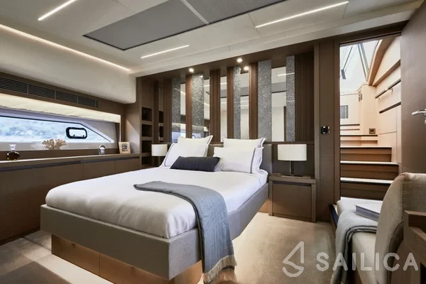 Prestige 690 - Yacht Charter Sailica