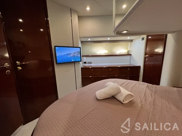Fairline Squadron 52 - Yacht Charter Sailica