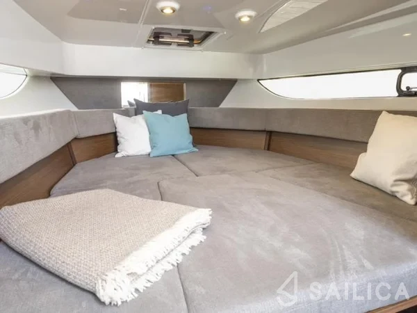 Beneteau Flyer 9 - Yacht Charter Sailica