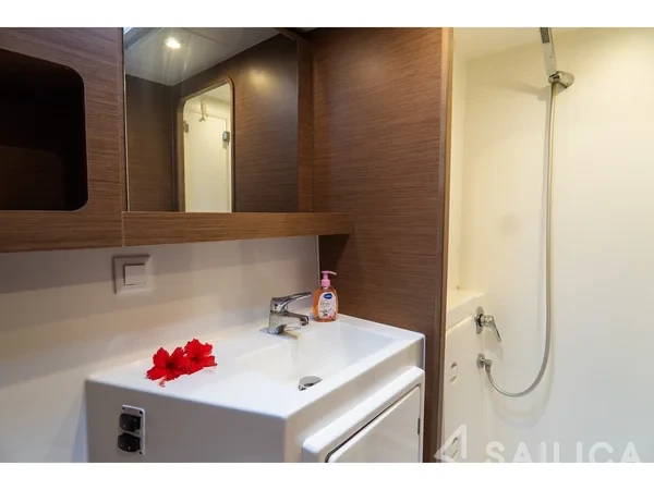 Lagoon 42 - Yacht Charter Sailica