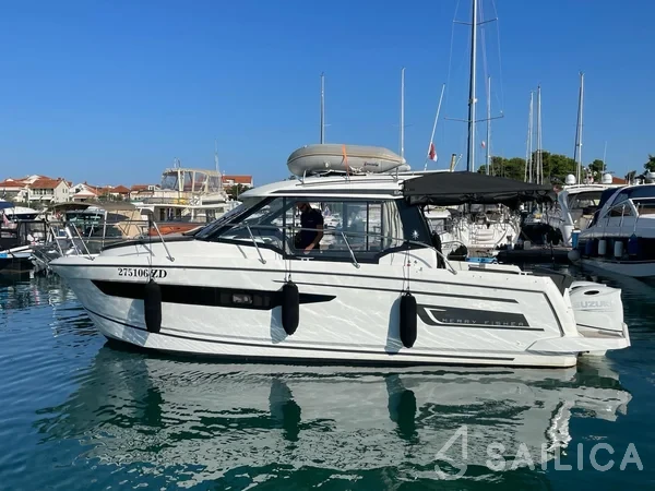 Merry Fisher 895 - Yacht Charter Sailica