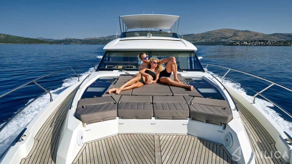 Prestige 630S - Yacht Charter Sailica