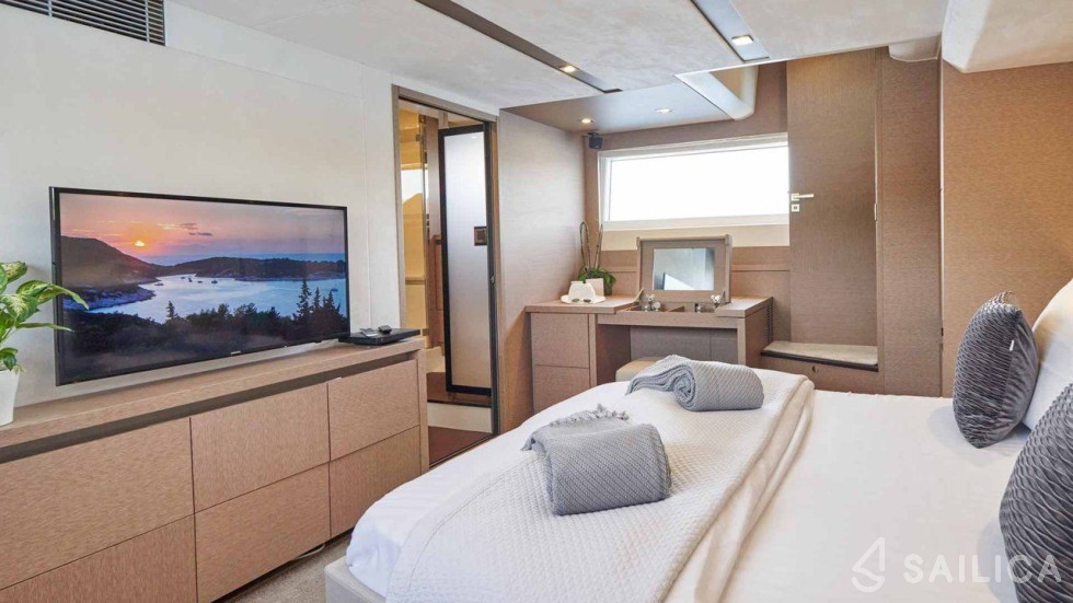 Prestige 630S - Yacht Charter Sailica