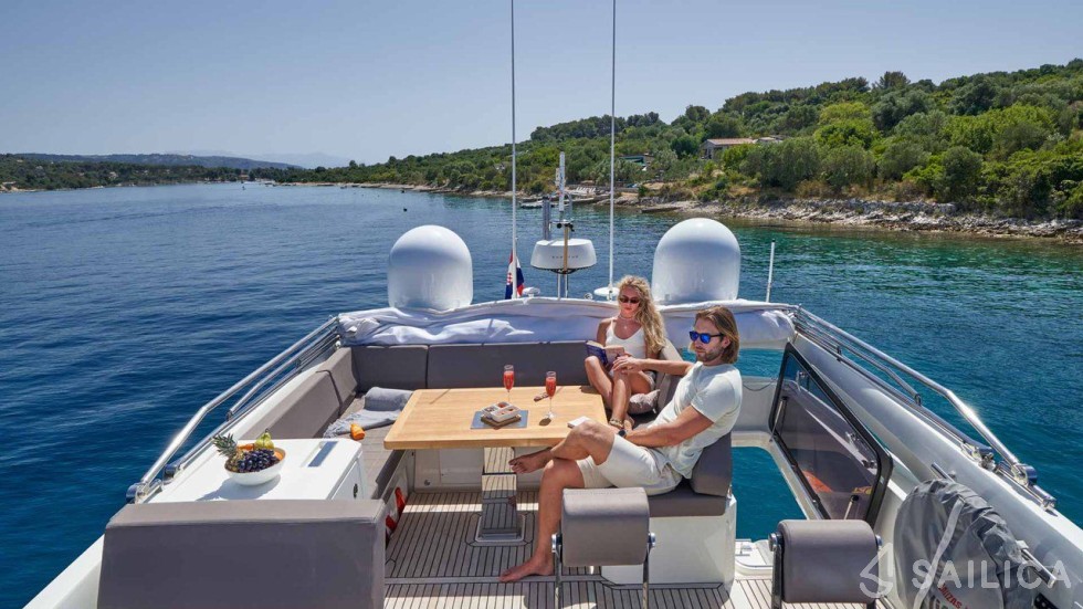Prestige 630S - Yacht Charter Sailica