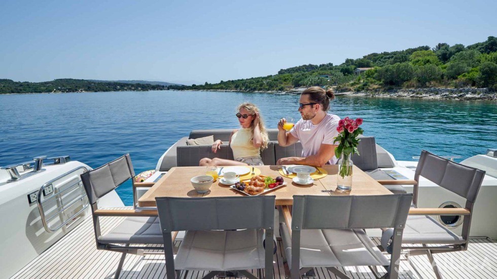 Prestige 630S - Yacht Charter Sailica