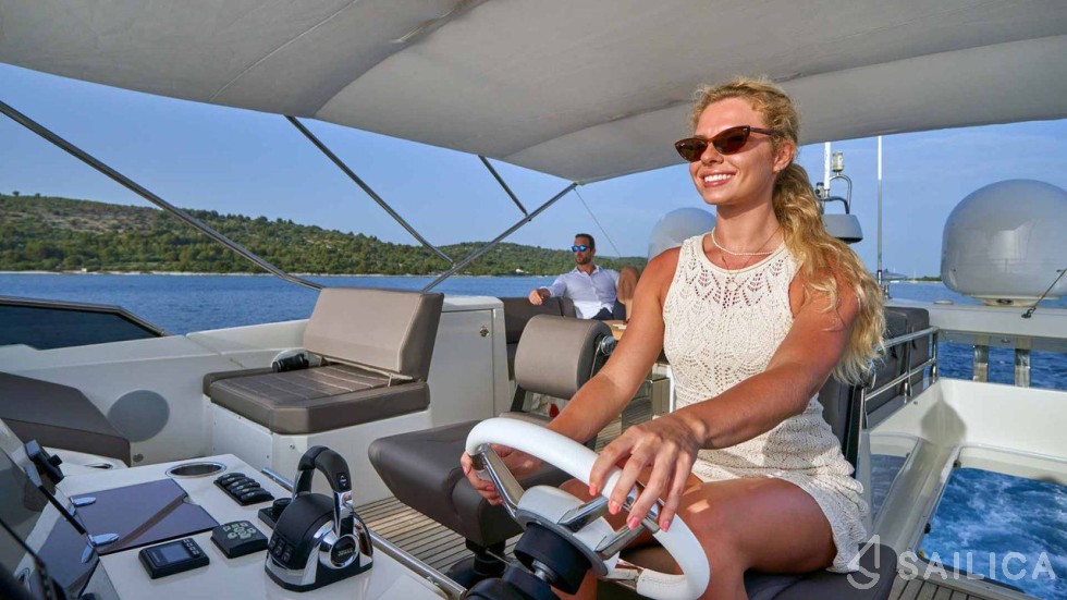 Prestige 630S - Yacht Charter Sailica