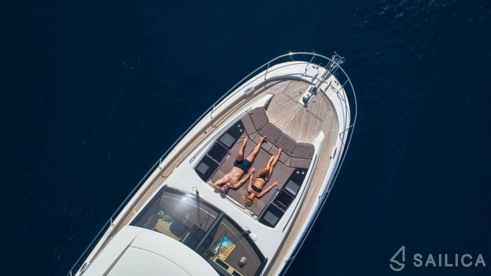 Prestige 630S - Yacht Charter Sailica