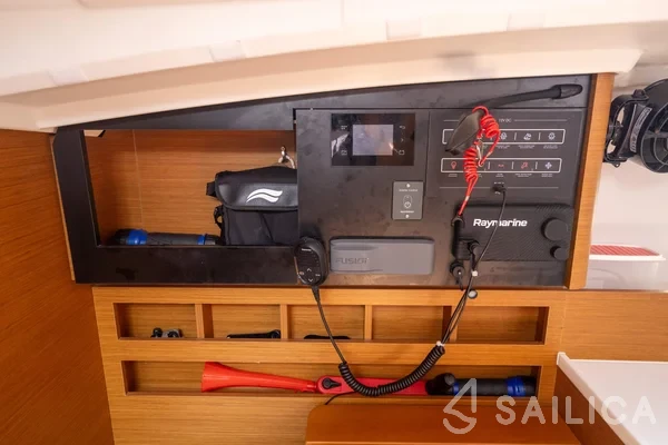 Sun Odyssey 410 - Yacht Charter Sailica
