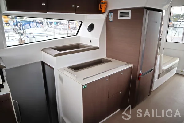 Bali 4.1 - Yacht Charter Sailica