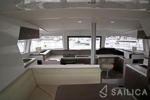 Bali 4.1 - Yacht Charter Sailica