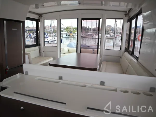 Bali 4.1 - Yacht Charter Sailica