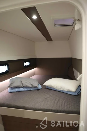 Bali 4.1 - Yacht Charter Sailica