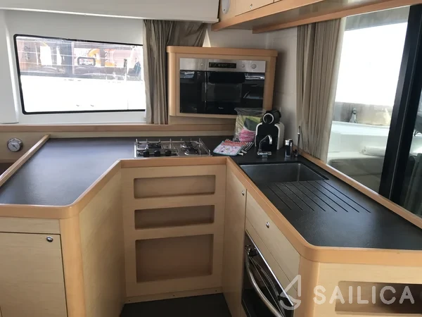Lagoon 42 - Yacht Charter Sailica