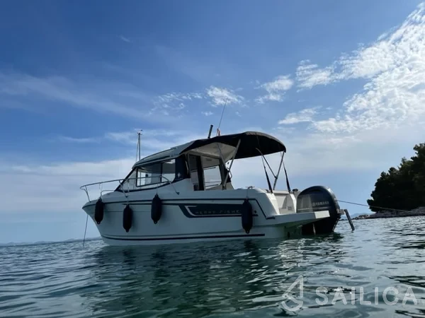 Merry Fisher 695 - Yacht Charter Sailica