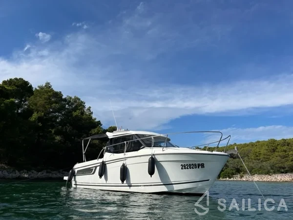 Merry Fisher 695 - Yacht Charter Sailica