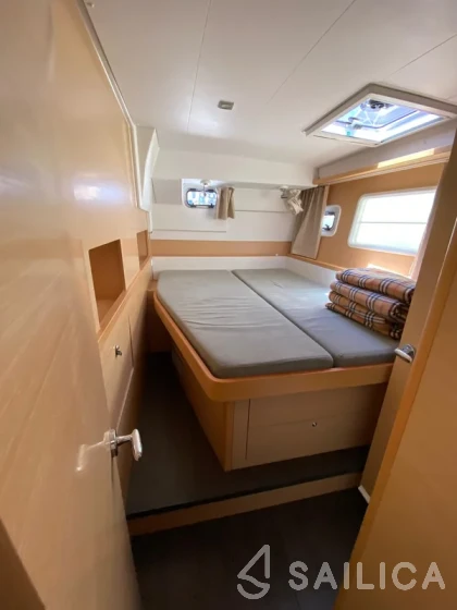 Lagoon 400 S2 - Yacht Charter Sailica