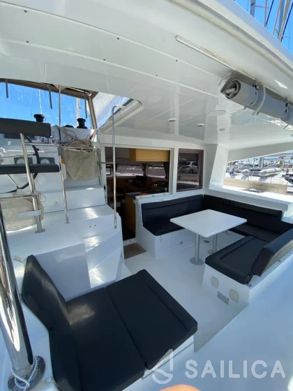 Lagoon 400 S2 - Yacht Charter Sailica