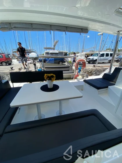 Lagoon 400 S2 - Yacht Charter Sailica
