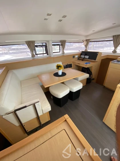 Lagoon 400 S2 - Yacht Charter Sailica