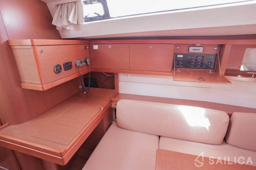 Oceanis 48 - Yacht Charter Sailica