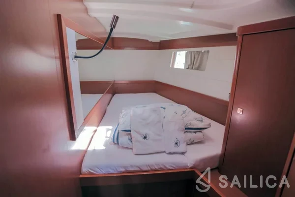 Oceanis 48 - Yacht Charter Sailica