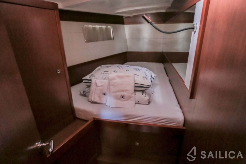 Oceanis 48 - Yacht Charter Sailica