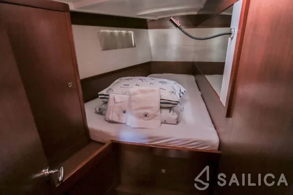 Oceanis 48 - Yacht Charter Sailica