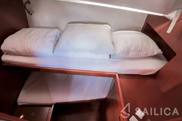 Oceanis 48 - Yacht Charter Sailica