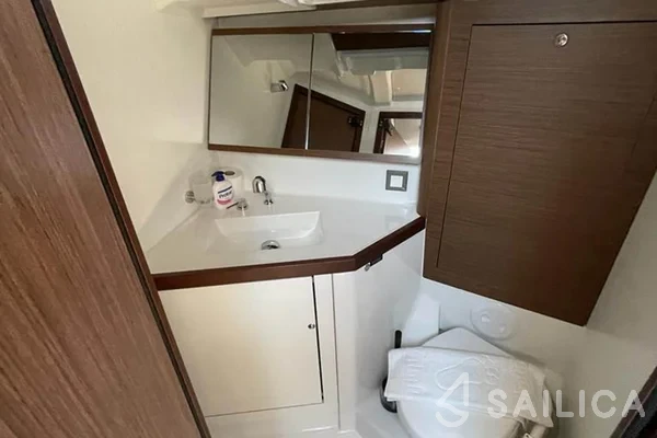 Oceanis 46.1 - Yacht Charter Sailica
