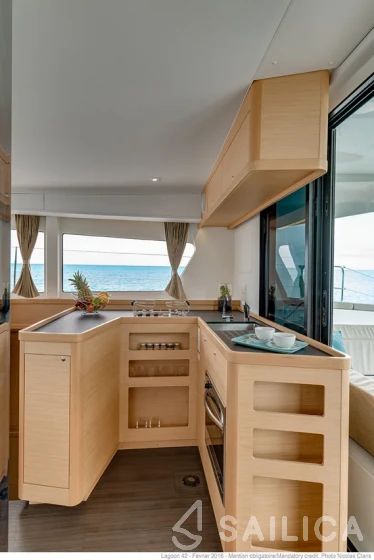 Lagoon 42 - Yacht Charter Sailica